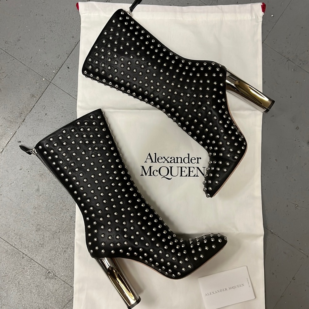 Alexander McQueen High Boots Black Leather with Silver Hardware Studs SIZE 9